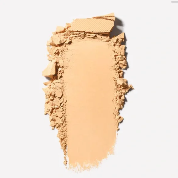 List 1 - MAC - C3 Foundation 12-hour, medium-2-full coverage, and controls oil! - Picture 4 of 5